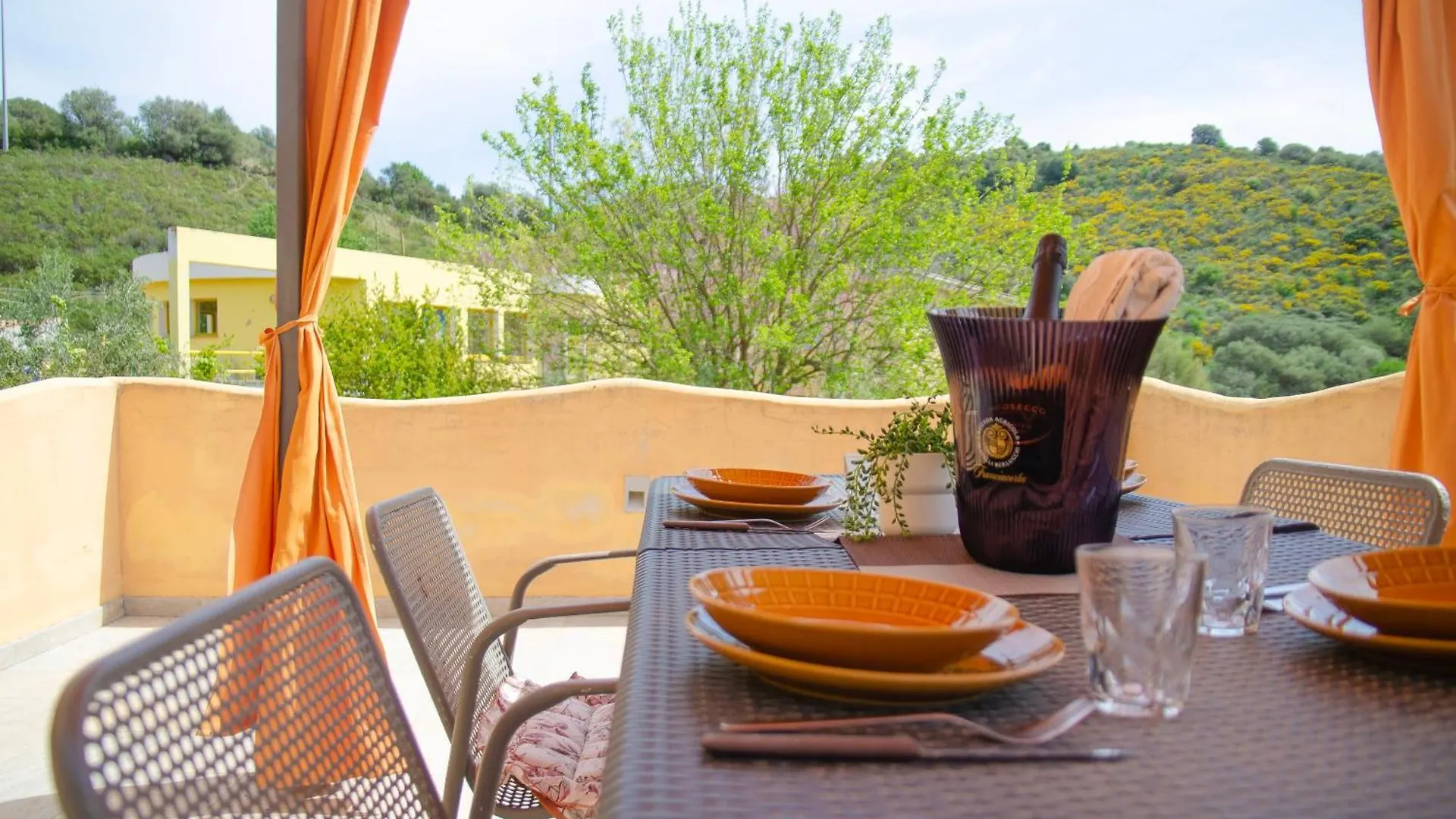 5Min Spiaggia Budoni - Apt Con Ampia Veranda Relax Brunella Appartamento